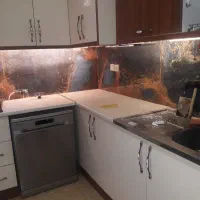 انجام کاشی بین کابینتی وخورده کاری وعمده سنگ وکاشی