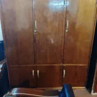 یک عدد بوفه و یک عدد کمد بهمراه ۶ درب