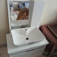 روشویی و آیینه