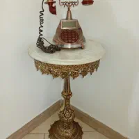 میز تلفن بهمراه تلفن سلطنتی