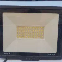 نورافکن 100وات سالم بدون هیچ گونه استفاده