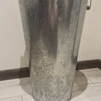 گلدان فلزی بزرگ
