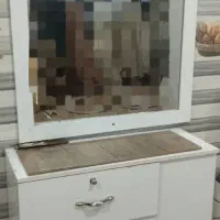 میز و آیینه دکور آرایشگاه