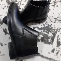 کفش نیم بوت چرم طبیعی سایزه ۴۲ قالب بزرگ هستش