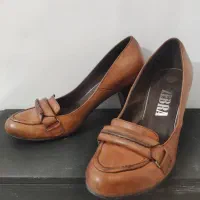 کفش کتونی و یک جفت زنانه چرم|کیف، کفش، کمربند|شاهینشهر, مخابرات (شهید بهشتی)|دیوار