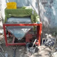 یک دستگاه آب گیر گوجه ، لیمو ، انگور و