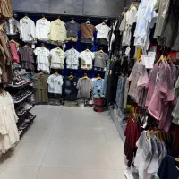 فروشنده خانم لباس کودک