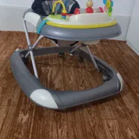 روروک تاشو با سینی غذا