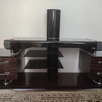 میز تلویزیون و ساعت