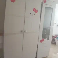 کمد ویترین میز تهریر یا ارایش تخت همراه با تشک