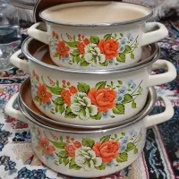 فروش سرویس قابلمه Emayetas گل بته ای در حد نو|کلکسیون اشیاء عتیقه|قم, صفاشهر|دیوار