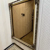 ایینه بزرگ قدی جلوی در