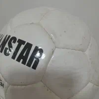 توپ فوتبال چمنی