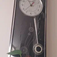 ساعت دیواری تمیز و سالم