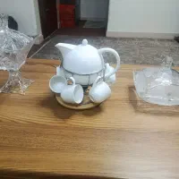 دوعدد شکلات خوردی و یک عدد ست قوری و فنجان