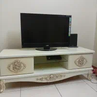 تلویزیون  32  میز تلویزیون و دستگاه دیجیتال سالم