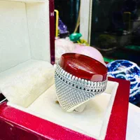 انگشتر فوق کلکسیونی عقیق سرخ خونی رگه دار اصیل یمن