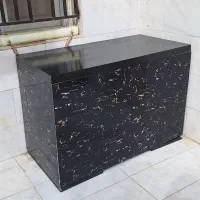 میز فروشی، کم استفاده و مرتب