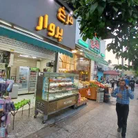 کارگر برای مرغ فروشی