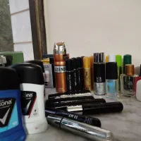 تعداد زیادی شیشه خالی عطر با جعبه|آرایشی، بهداشتی، درمانی|مشهد, کوه سنگی|دیوار