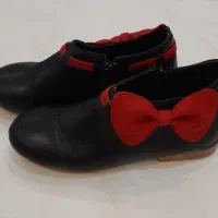 تعدادی کفش و کتونی دخترانه