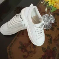 کتونی سفید لج دار