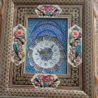 ساعت دیواری و قاب