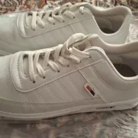 کفش تامی سفید سایز ۴۳|کیف، کفش، کمربند|شاهین‌شهر, شهرک گلدیس|دیوار