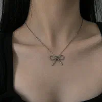 دستبند. گردبند. چارم. آویز .اکسسوری