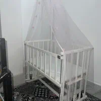تخت گهواره کنار مادر