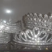 فروش تاج عروس پرنگین و مومصنوعی|بدلیجات|خمینی‌شهر, |دیوار