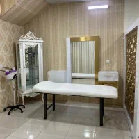اجاره لاین و اتاق در سالن زیبایی دارای تابلو