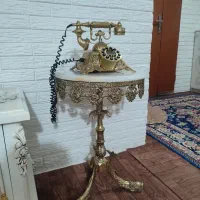 تلفن و میز برنز