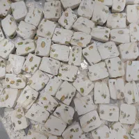 نیرو خانم برای بسته بندی گز