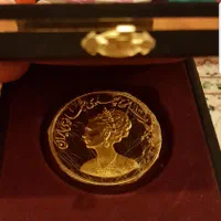 سکه 100gr طلا کلکسیونی گارد فرح|کلکسیون سکه، تمبر، اسکناس|تهران, کامرانیه|دیوار