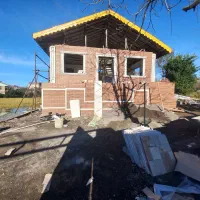 ۴۰۰متر زمین با بنای آجری