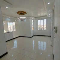 ۶۲ متر/ طبقه سوم/ پارکینگ سندی/ وایین