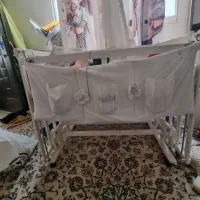 تخت کنار مادر