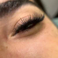 ارائه خدمات اکستنشن و لیفت ابرو