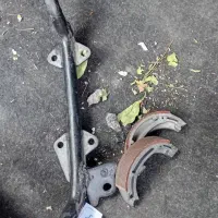 یک دست لنت موتور نو   و یک عدد رکاب موتور