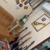 انواع ساز الات موسیقی|گیتار، بیس، امپلیفایر|کاشان, میدان کهنه|دیوار