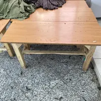 نیمکت چوبی محکم