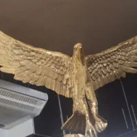 عقاب پایه سنگی برنز|مجسمه، تندیس، ماکت|قم, قلعه کامکار|دیوار