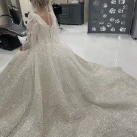 لباس عروس|لباس|مشهد, کوشش|دیوار