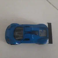 ماشین آهنی رنگ آبی