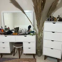 تخت خواب با میز آرایش مناسب عروس