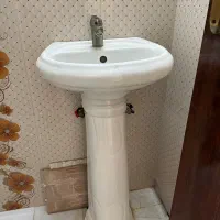 روشویی ایستاده به همراه شیر اهرمی