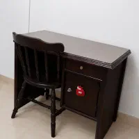 میز کمد دار و کشو دار از چوب گردو با صندلی