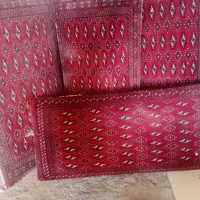 پشتی قرمز قدیمی