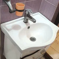 روشویی کابین دار سالم در حد نو